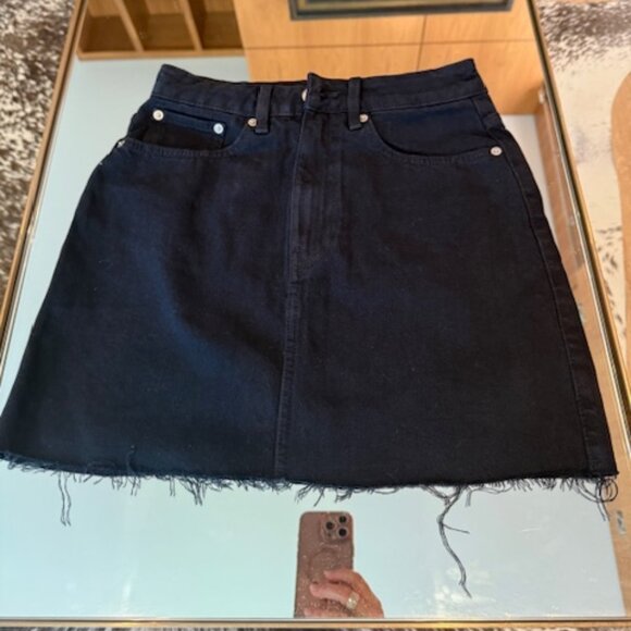 Pre-loved Zara Black Denim Raw Hem Mini Skirt - Size 24 - Picture 2 of 6